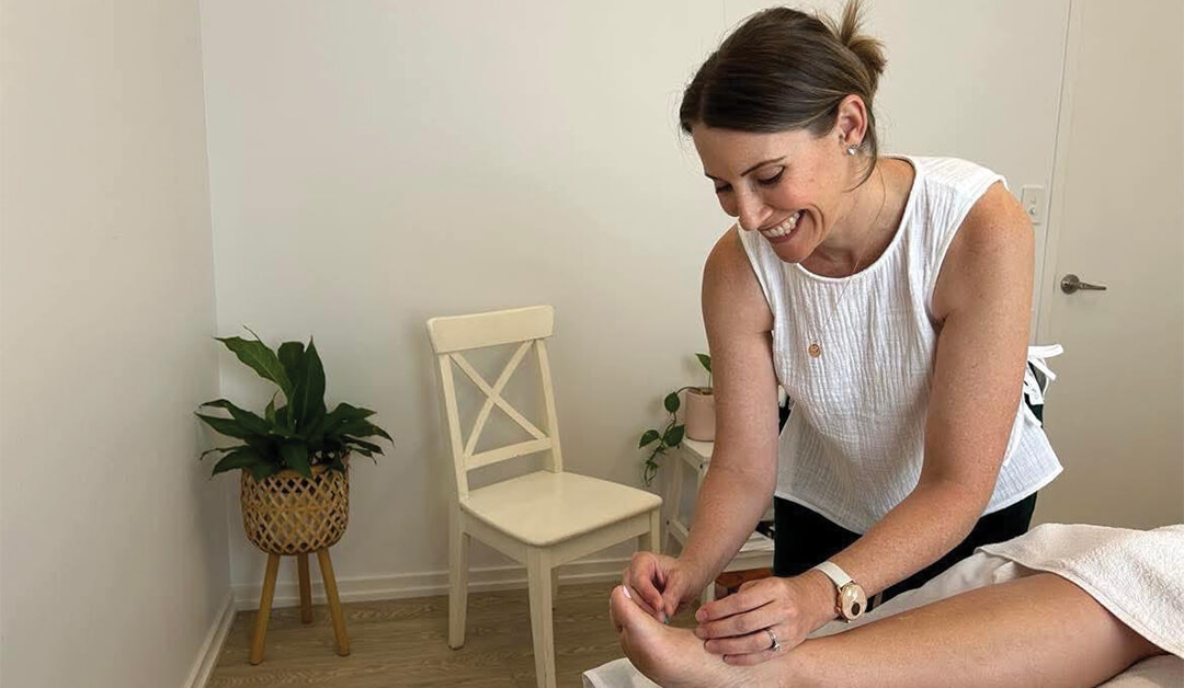 acupuncturist performing acupuncture on a woman experiencing pelvic pain